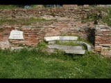 02151 ostia - regio ii - insula viii - quattro tempietti (ii,viii,2) - brunnen - in der mitte zwischen den tempeln - 2013.jpg